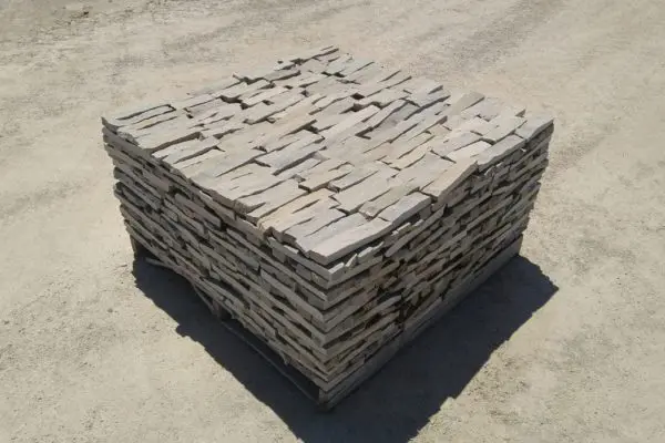 Sterling Ledge Natural Thin Stone Veneer Stock Pallet