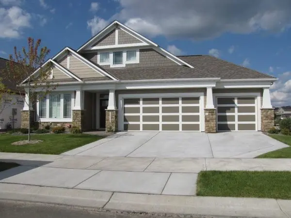 Buckskin Natural Thin Stone Veneer Home