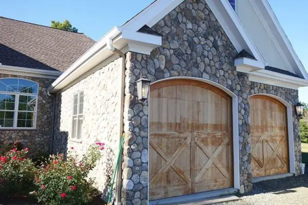 Coastline Thin Stone Veneer Exterior Garage