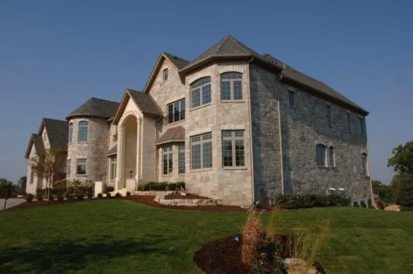 Ravenna Natural Stone Veneer Residence