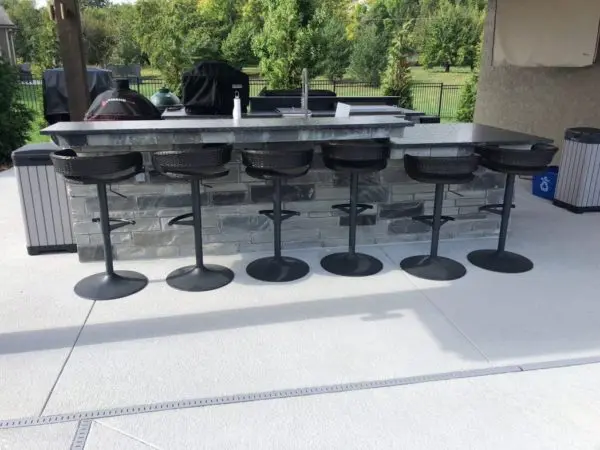 Outdoor Bar Charcoal Canyon Natural Thin Stone Veneer