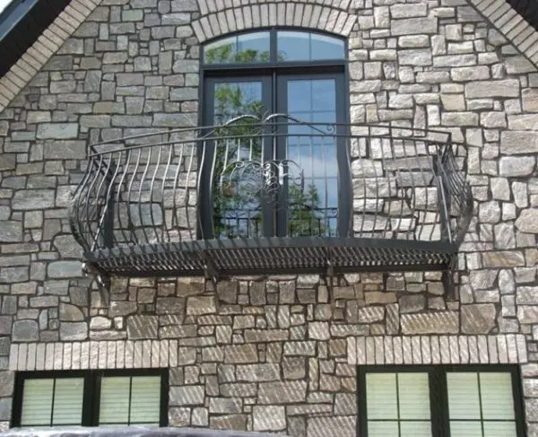 Exterior Masonry with Monroe Real Stone Veneer