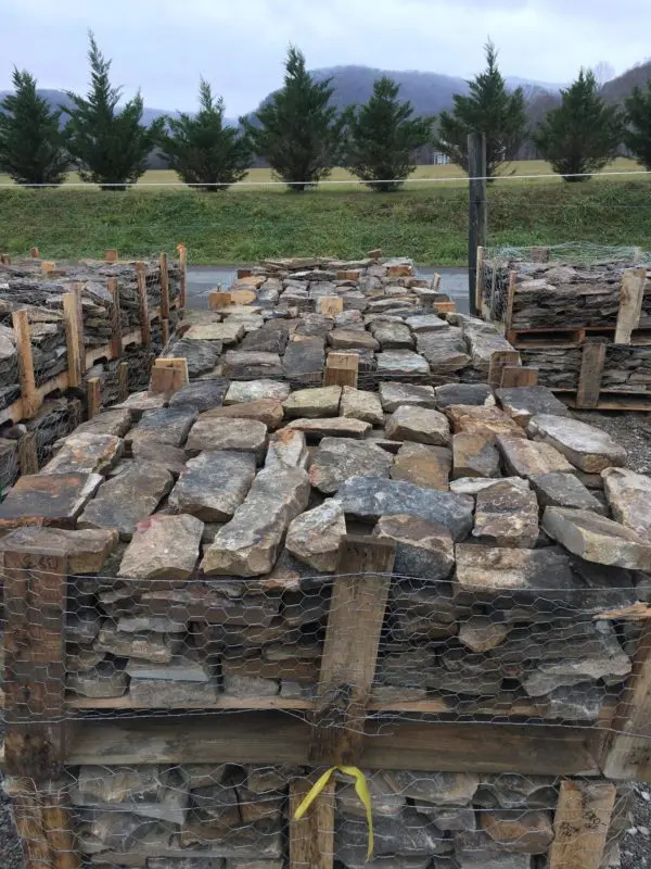 Dakota natural thin stone veneer flats pallets