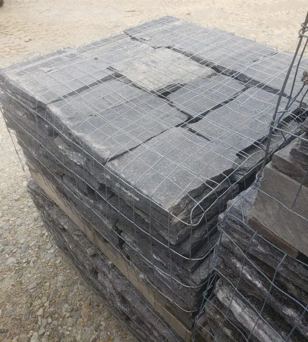 Flats pallet of Midnight Shimmer natural thin stone veneer