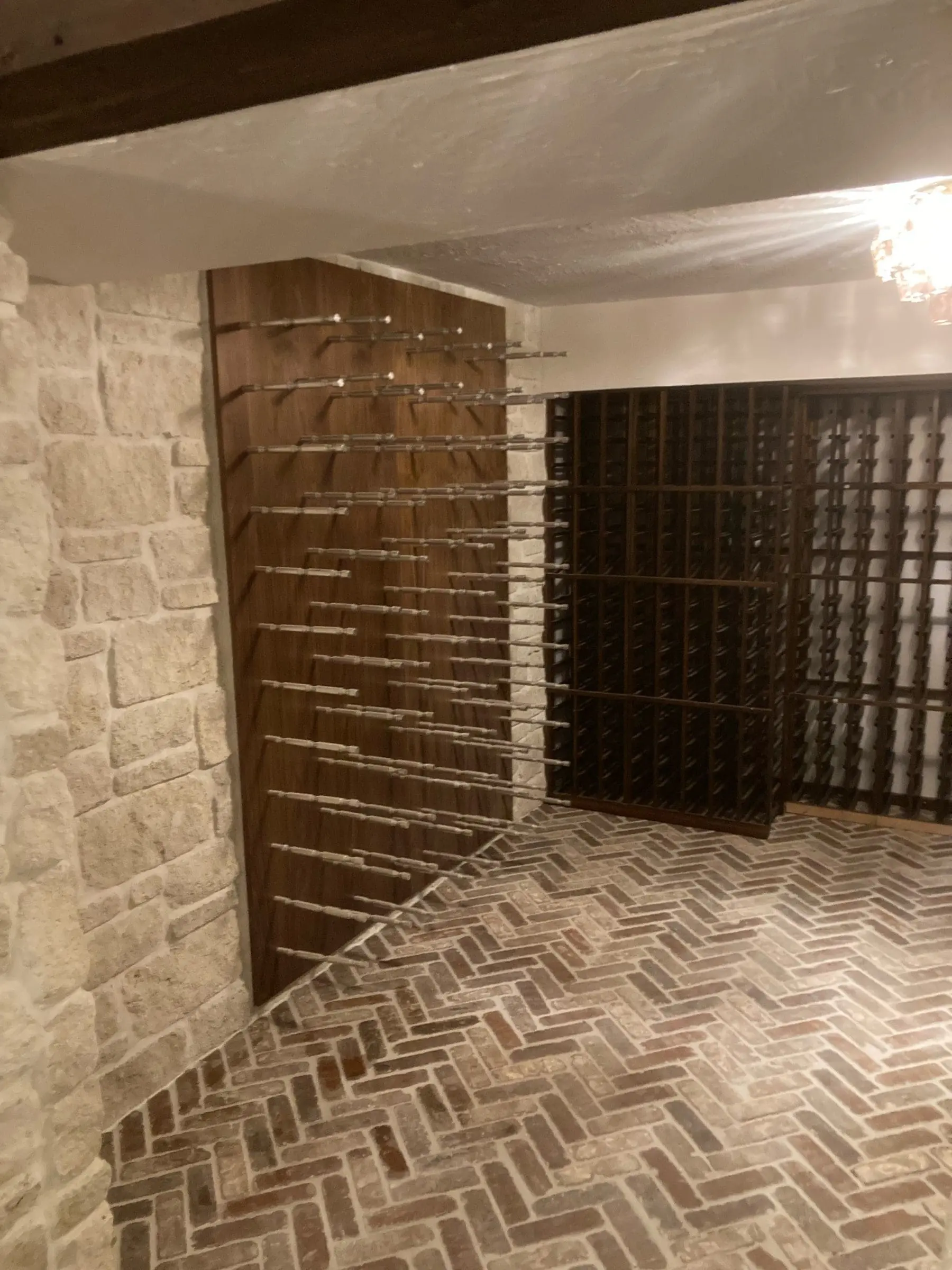 Interior wine cellar with La Spezia real stone veneer
