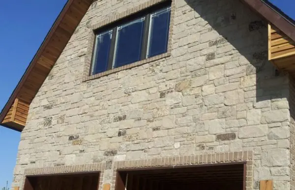 Addison Real Stone Veneer Garage Close-Up