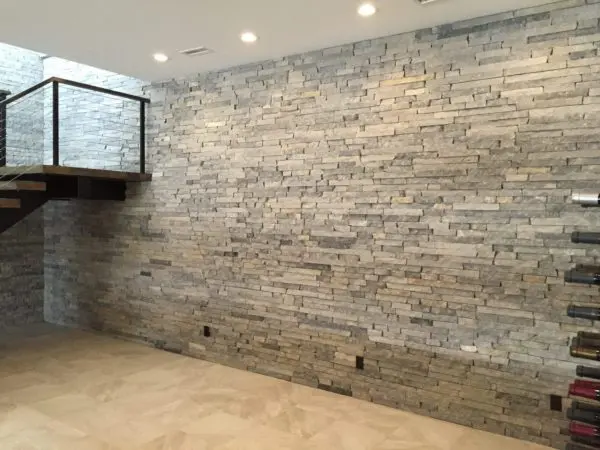 Silver Cloud Natural Stone Veneer Custom Ledgestone 2.25 In Drystack Interior Wall