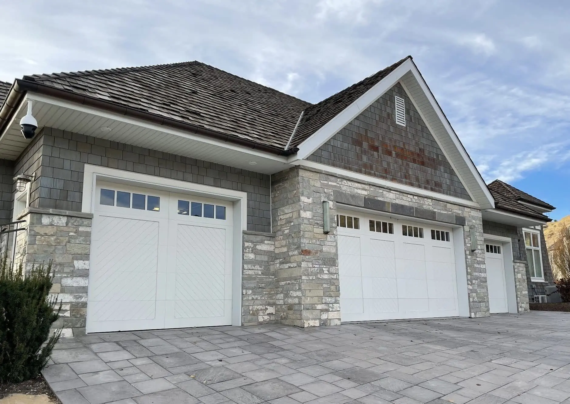 Big Horn Real Thin Stone Veneer Garage