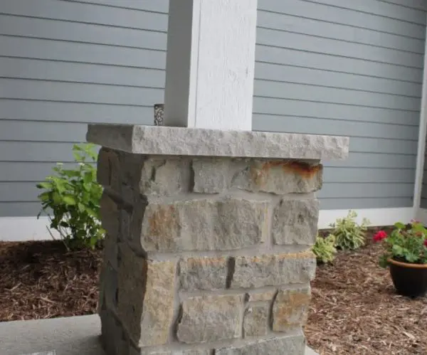 Vineyard and Baltic Hills Natural Stone Veneer Pillar