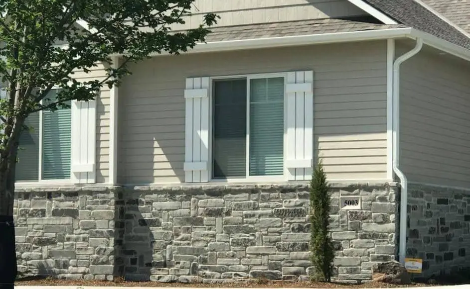 Columbia Natural Stone Veneer Wainscotting