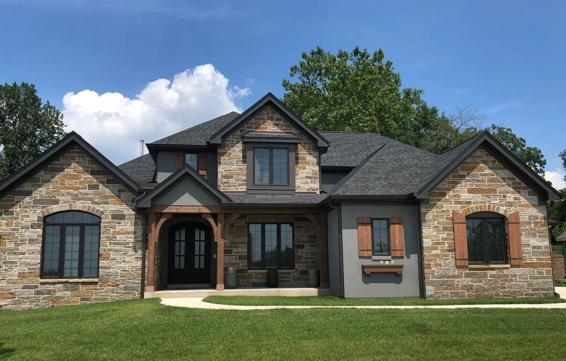 Custom Buckingham Natural Stone Veneer with Brown Exterior