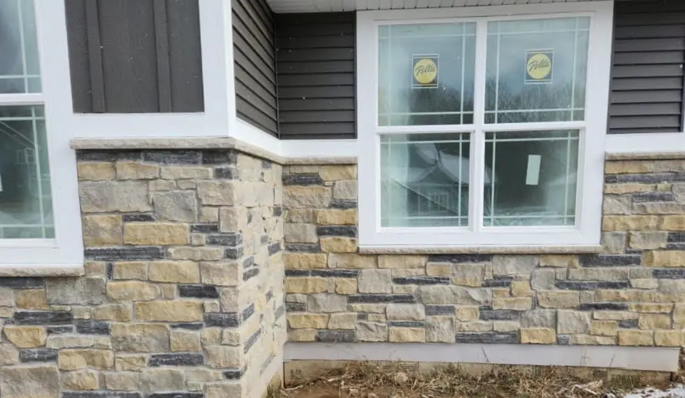 Custom Charing Cross Thunder Bay Blend Natural Thin Stone Veneer Exterior