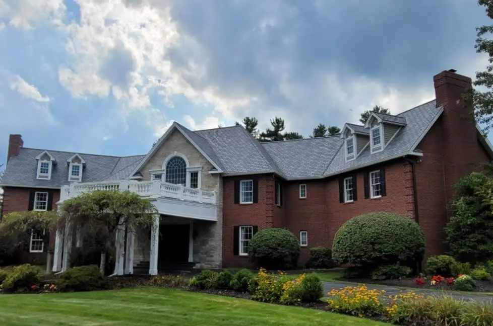 Custom Fond du Lac and Empire Blend Natural Thin Stone Veneer Exterior