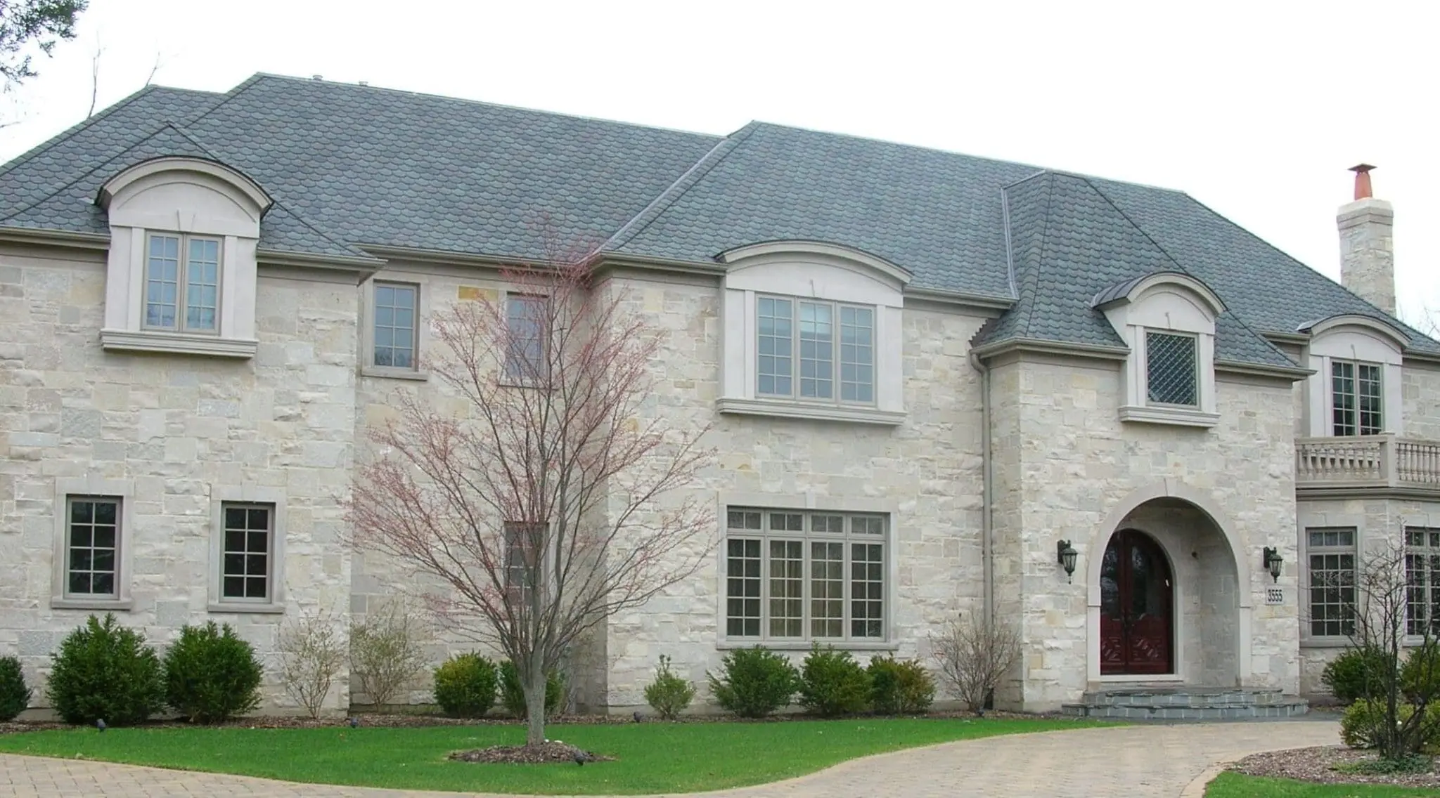 Fond du Lac Empire Custom Blend Natural Stone Veneer Exterior