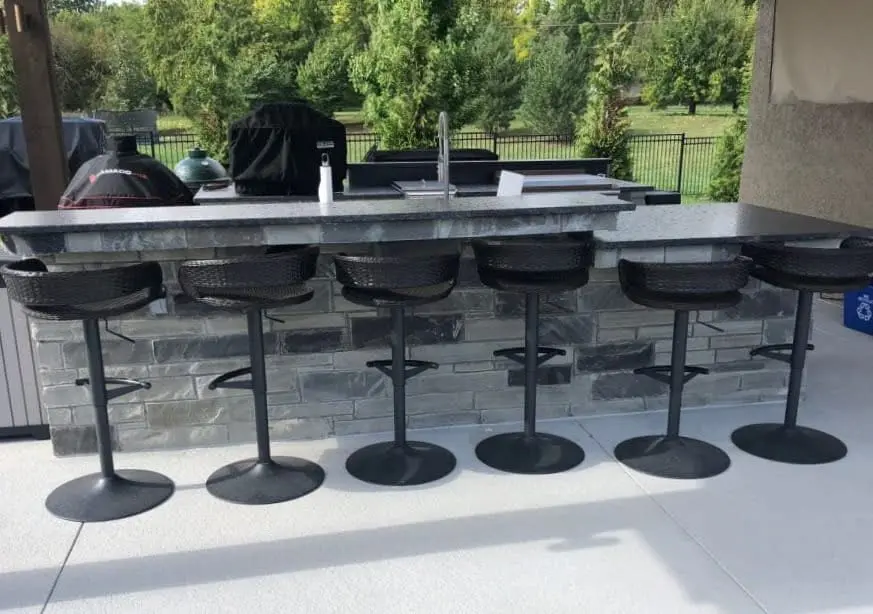 Outdoor Bar Charcoal Canyon Natural Thin Stone Veneer