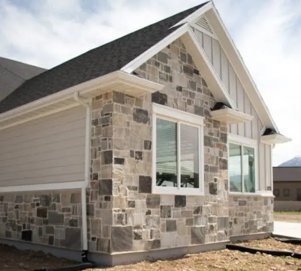 Wyndemere and Malheur Custom Blend Natural Thin Stone Veneer Accent Wall