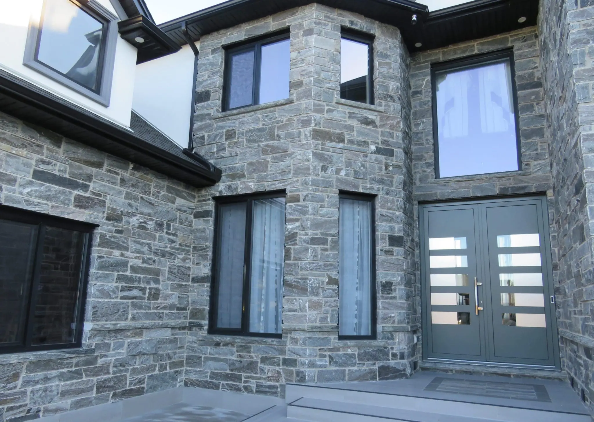 Pembroke Natural Granite Thin Veneer Exterior