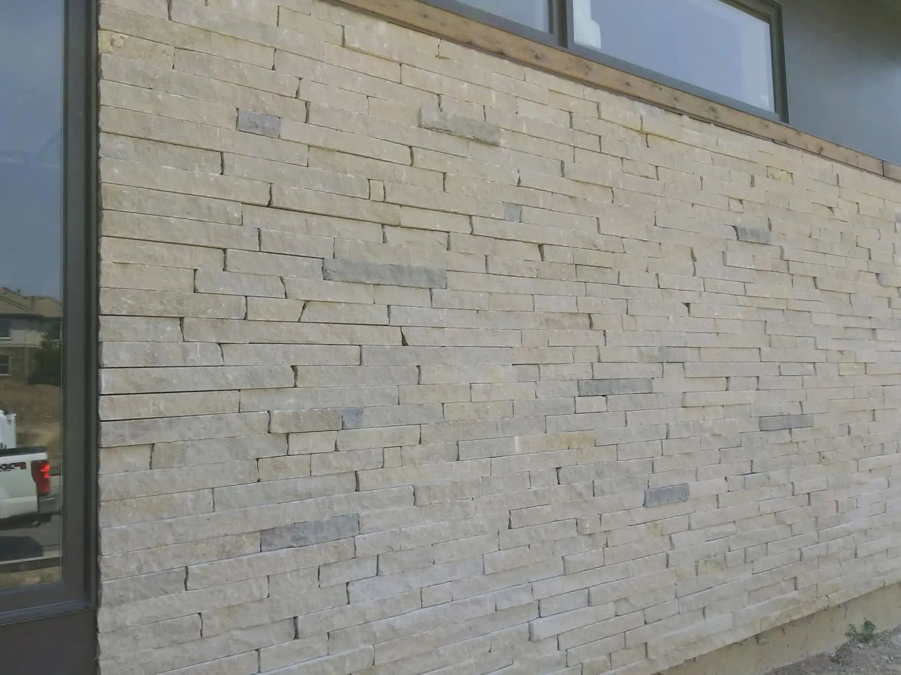 Silver Cloud Real Stone Veneer Custom Ledgestone 2.25 In