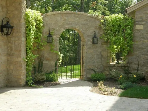 Tuscan Antique Natural Stone Veneer Entrance Gate