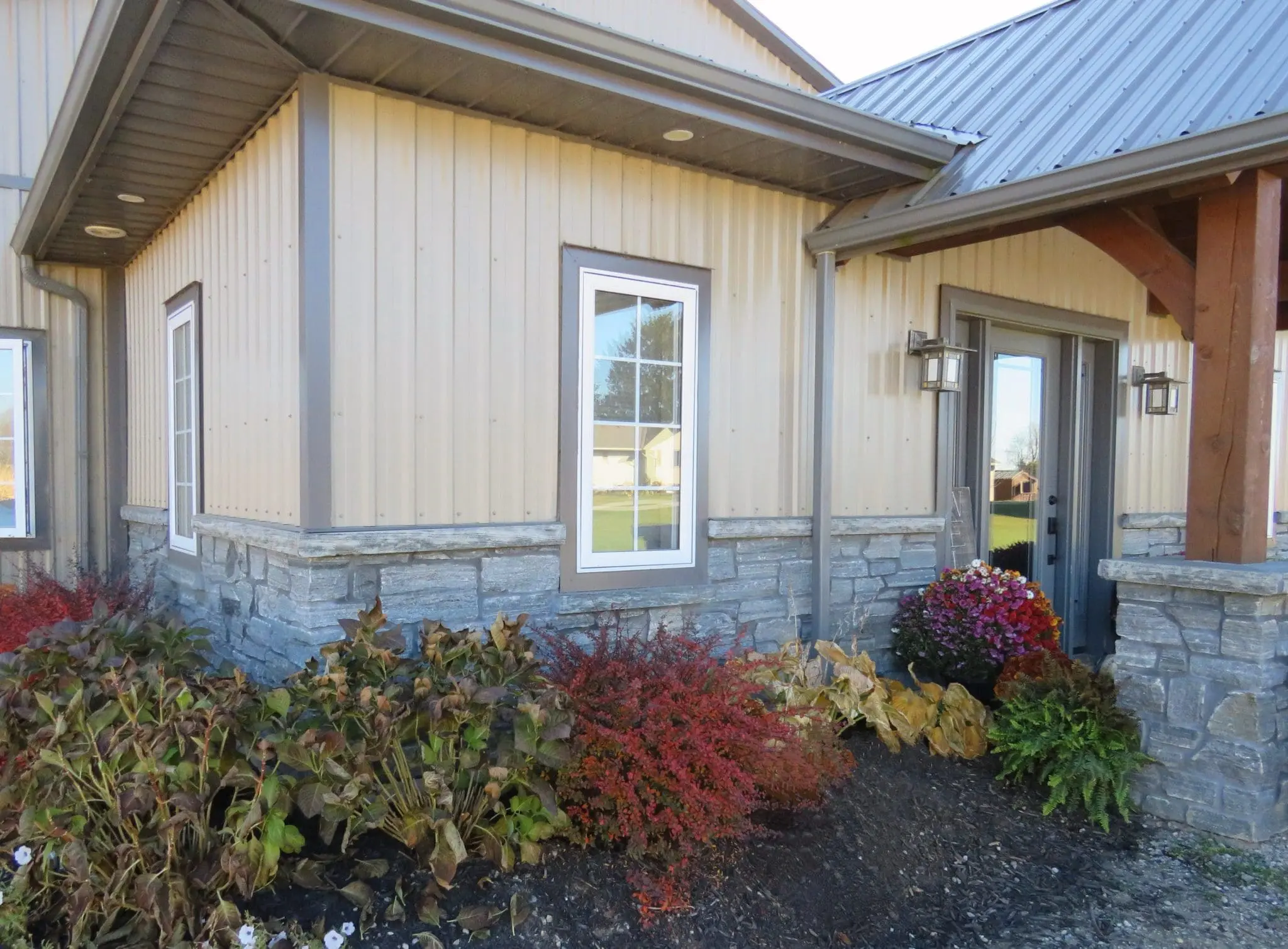 Seaside Natural Stone Veneer Exterior Siding with Natural Finish