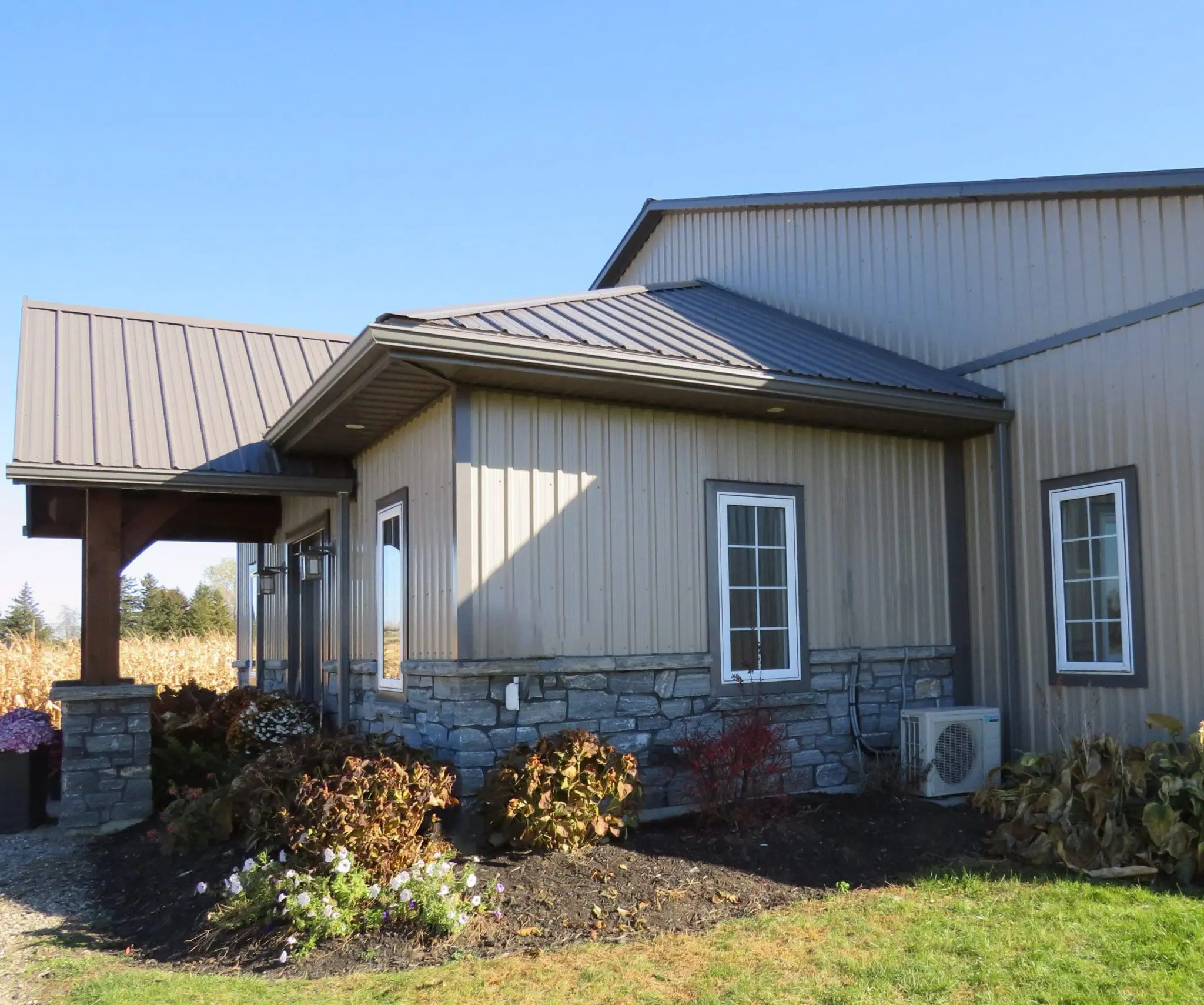 Seaside Natural Stone Veneer Exterior Siding with Natural Finish