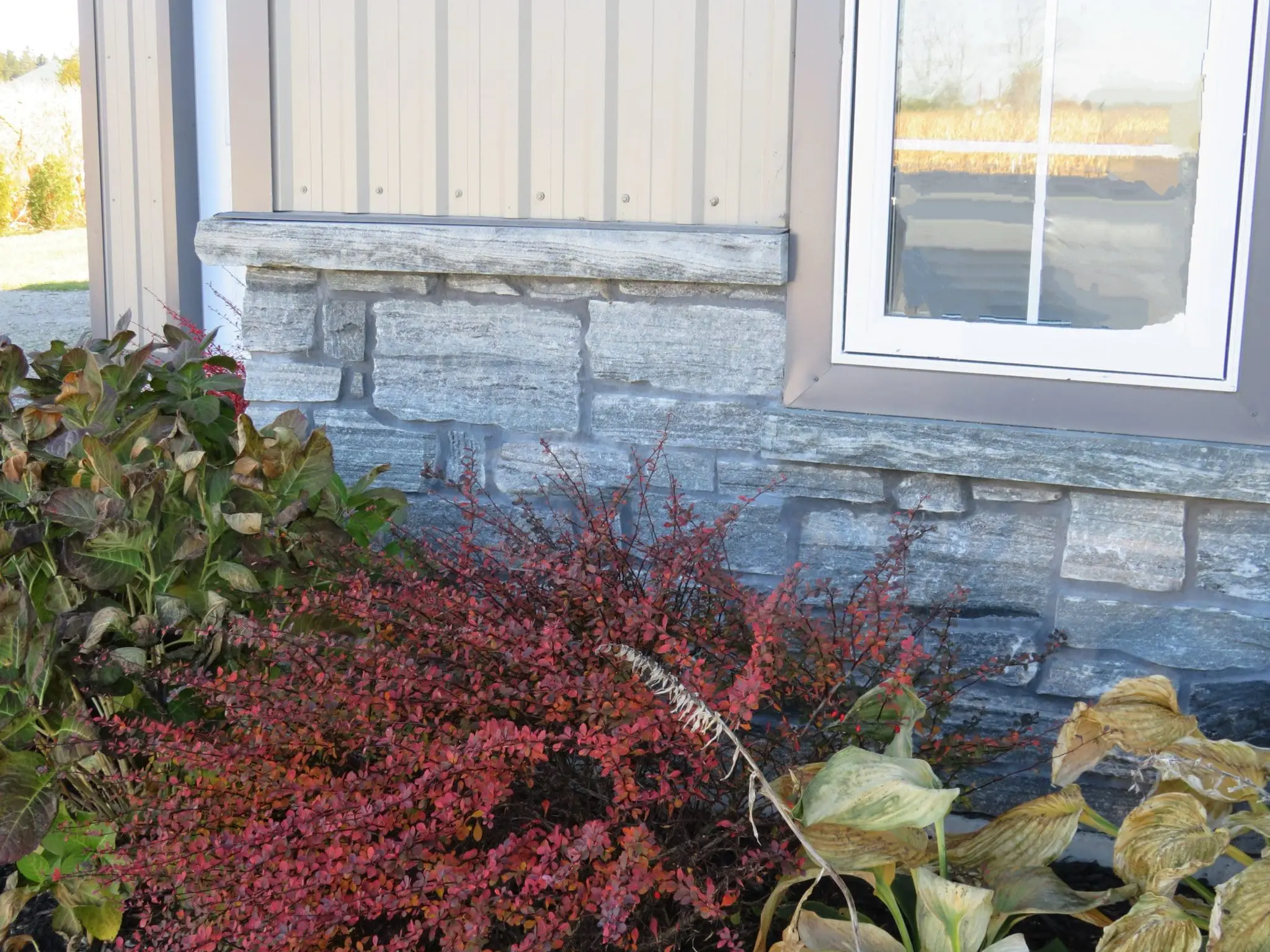 Seaside Real Stone Veneer Exterior Siding with Natural Finish