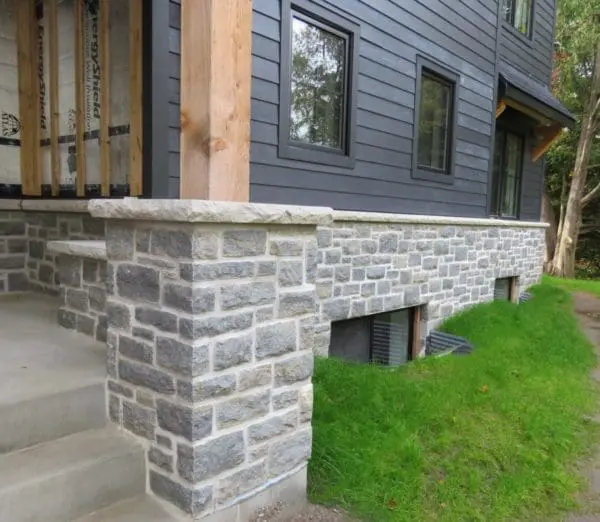 Vineyard Real Thin Stone Veneer Wainscoting with Light Mortar