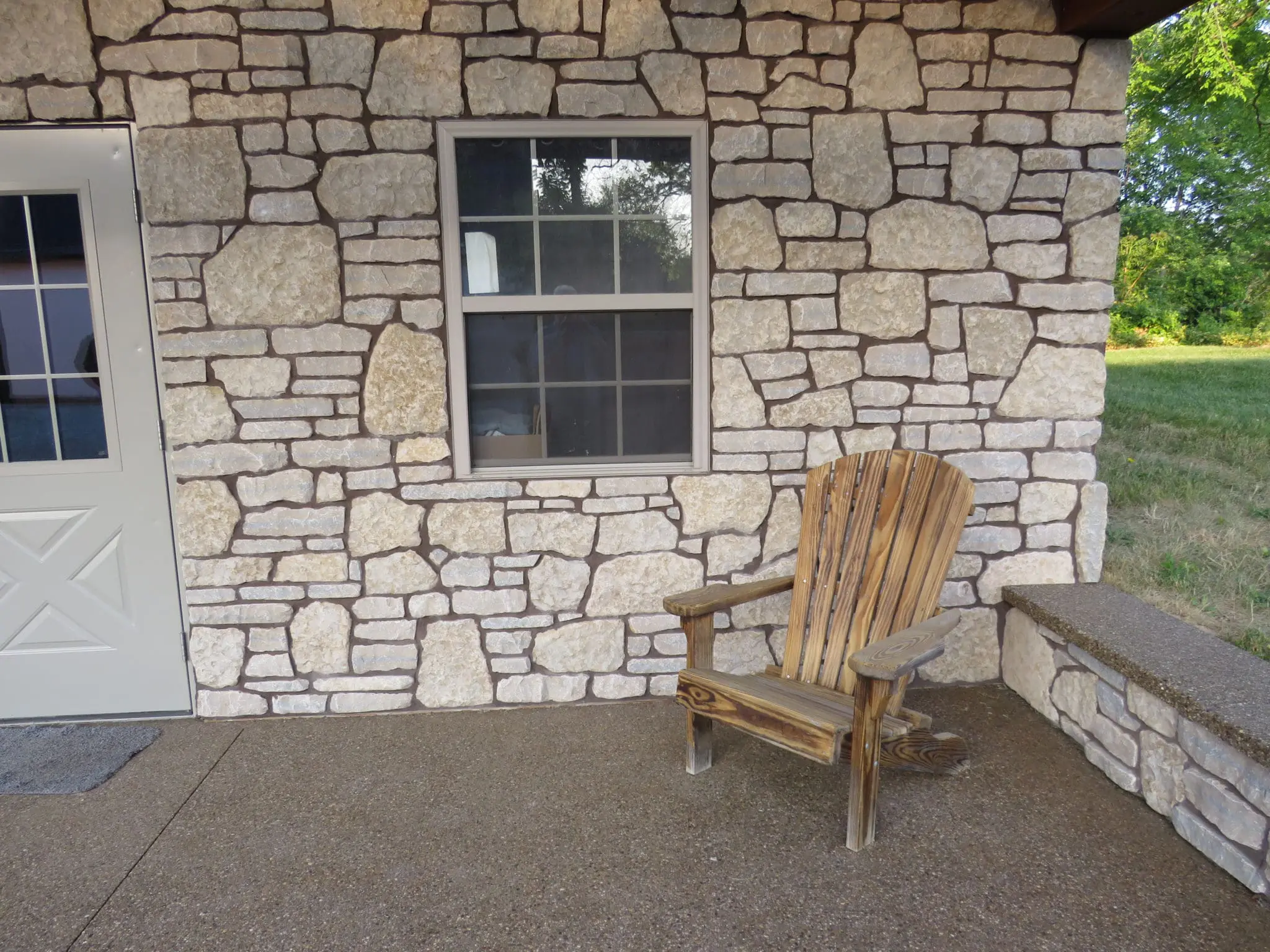 Chateau Natural Thin Limestone Veneer Exterior