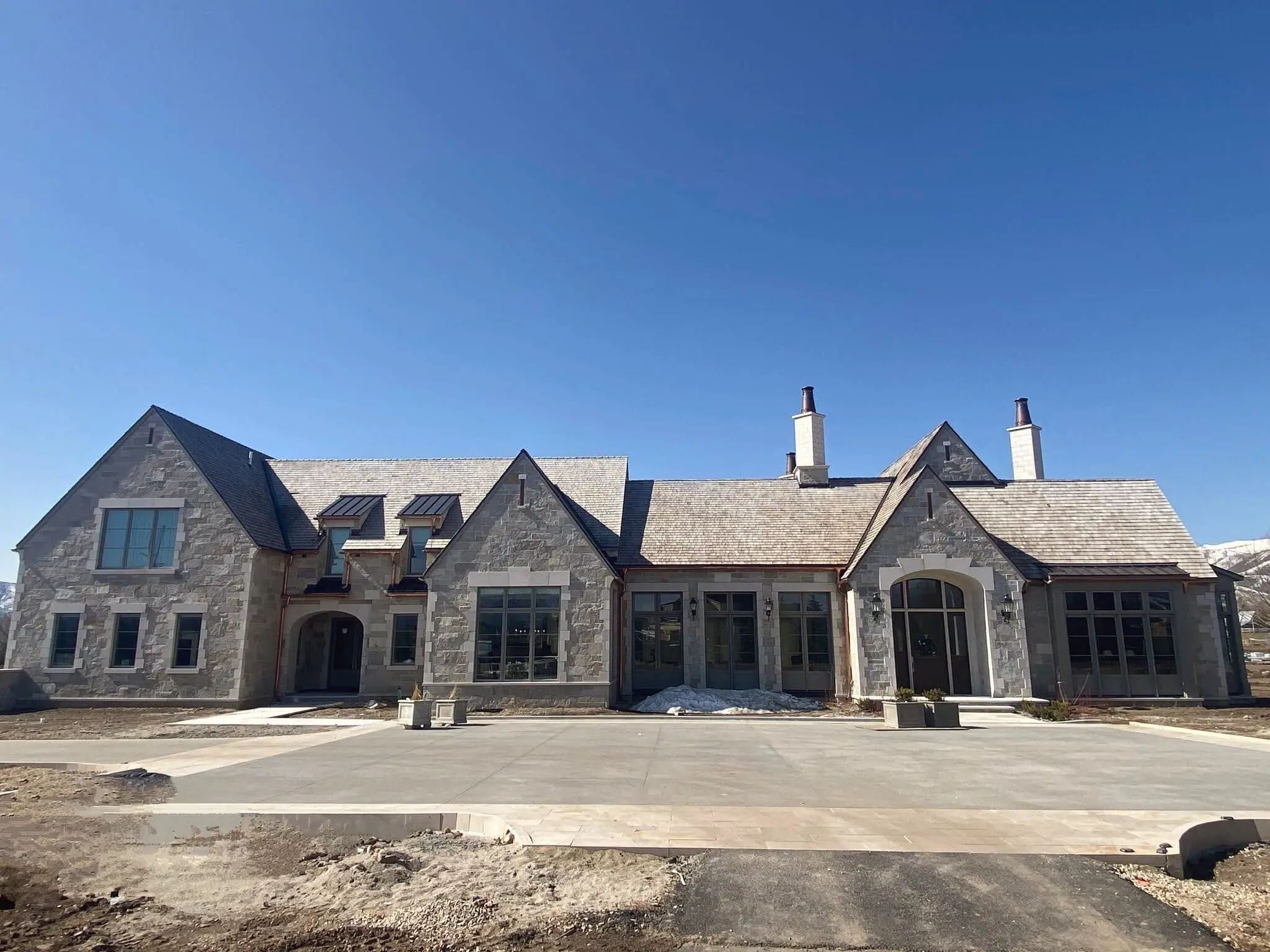 Loire Natural Thin Stone Veneer Exterior Installation