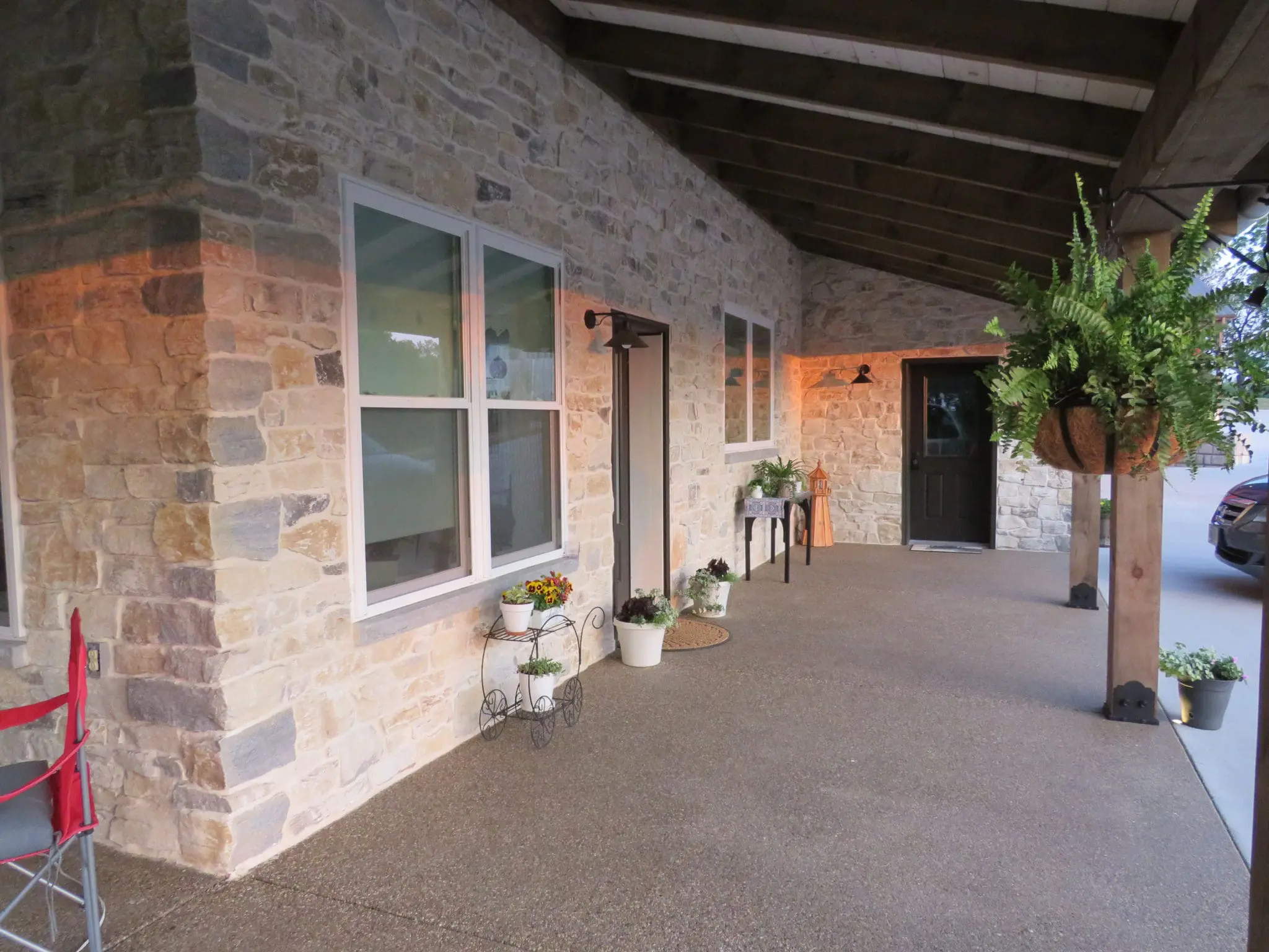 Door County Fieldstone Natural Thin Veneer Entrance with White Mortar