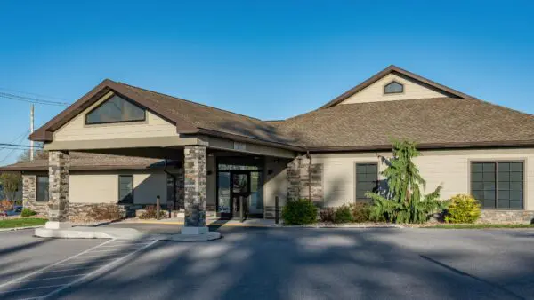 Calico Natural Stone Veneer Drystack Front Entrance