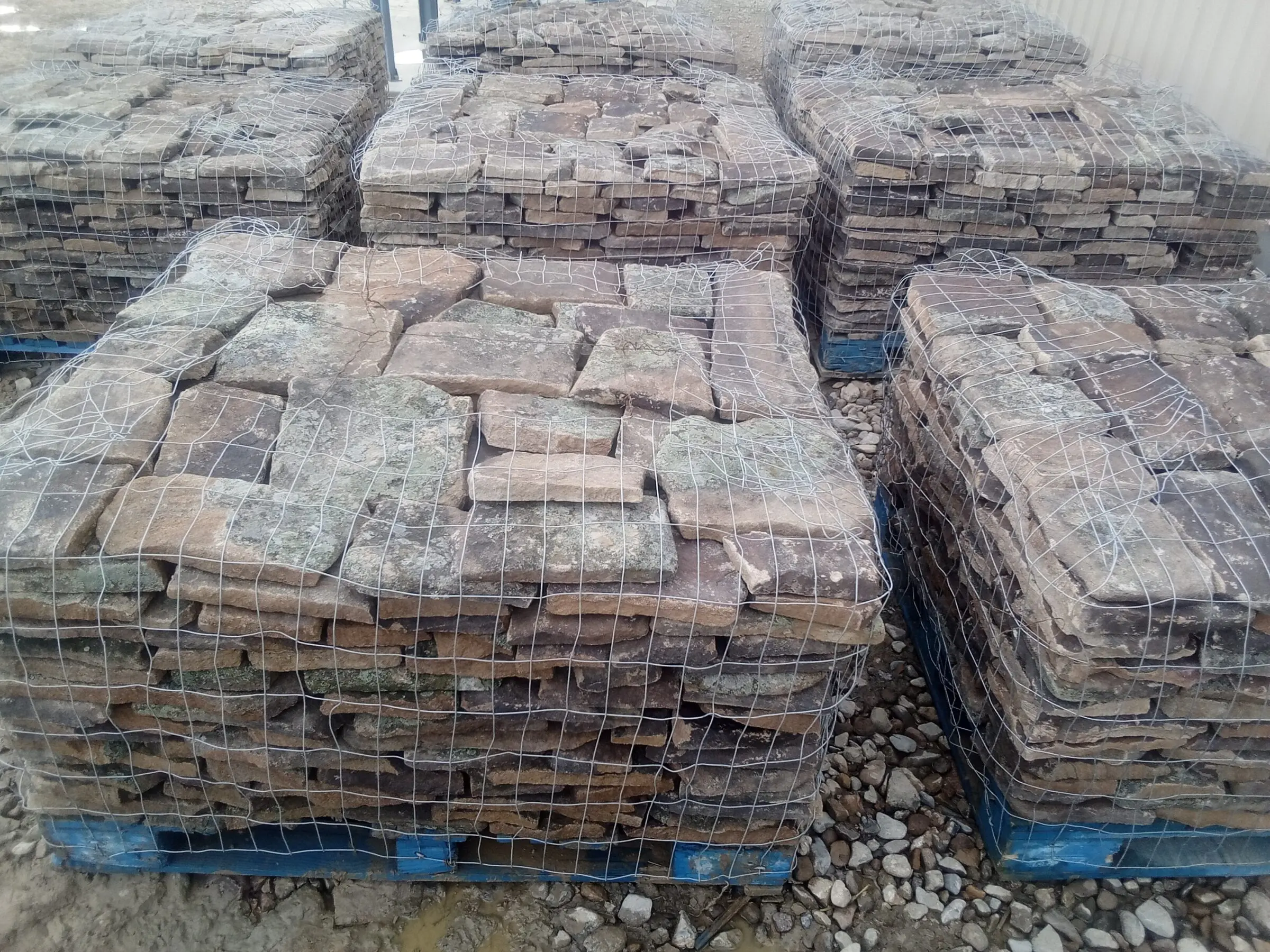 Spreewald Natural Moss Rock Thin Veneer Pallet