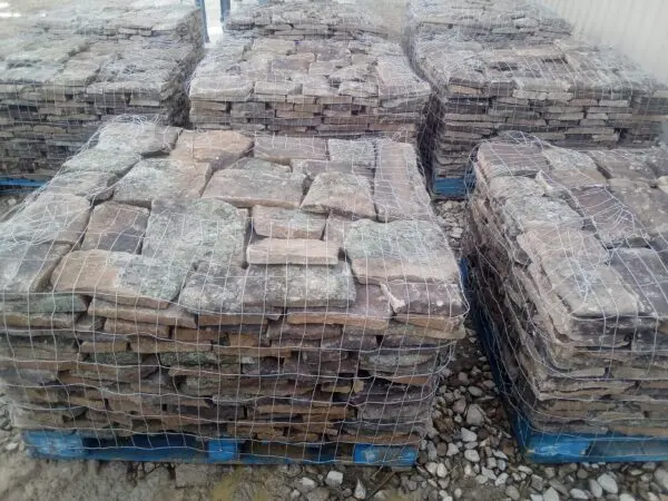 Spreewald Natural Moss Rock Thin Veneer Pallet