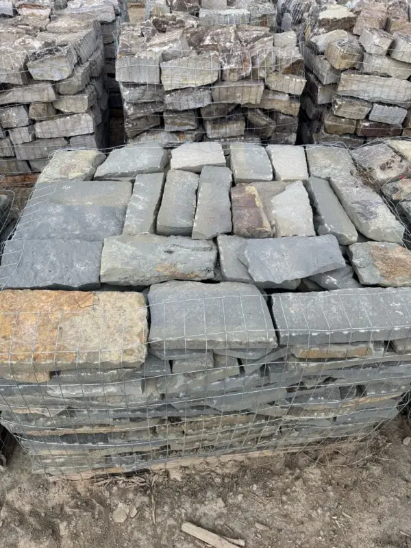 Yukon Natural Thin Stone Veneer Flats Pallet