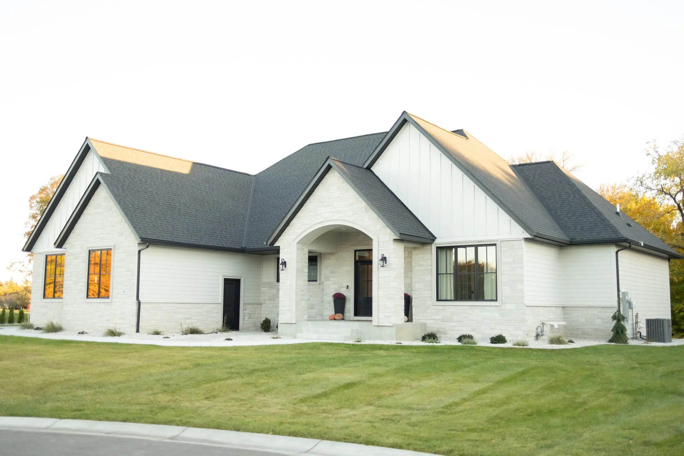 Menlo Real Thin Stone Veneer Exterior Wainscoting
