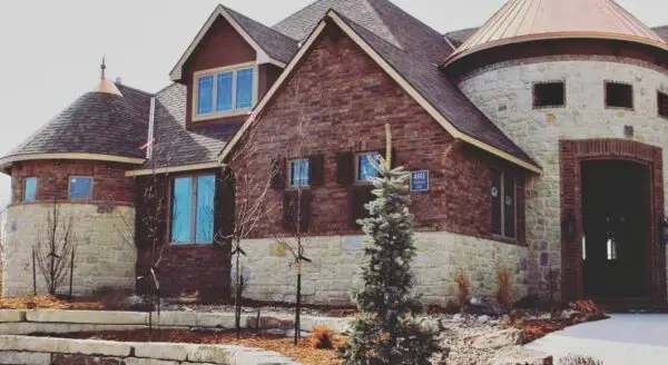 Wind Point Natural Thin Stone Veneer Exterior