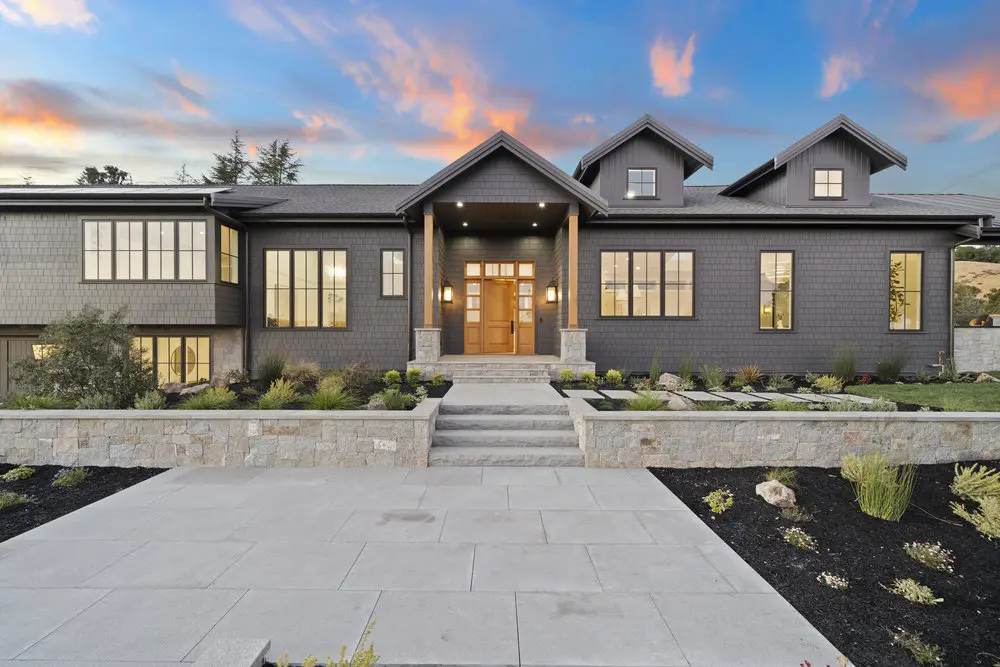 San Francisco Bay Area Retaining Wall with Plymouth Granite Real Stone Veneer