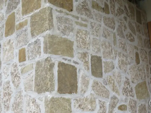 Colonial and Chateau with Large Pieces Real Stone Veneer Corners