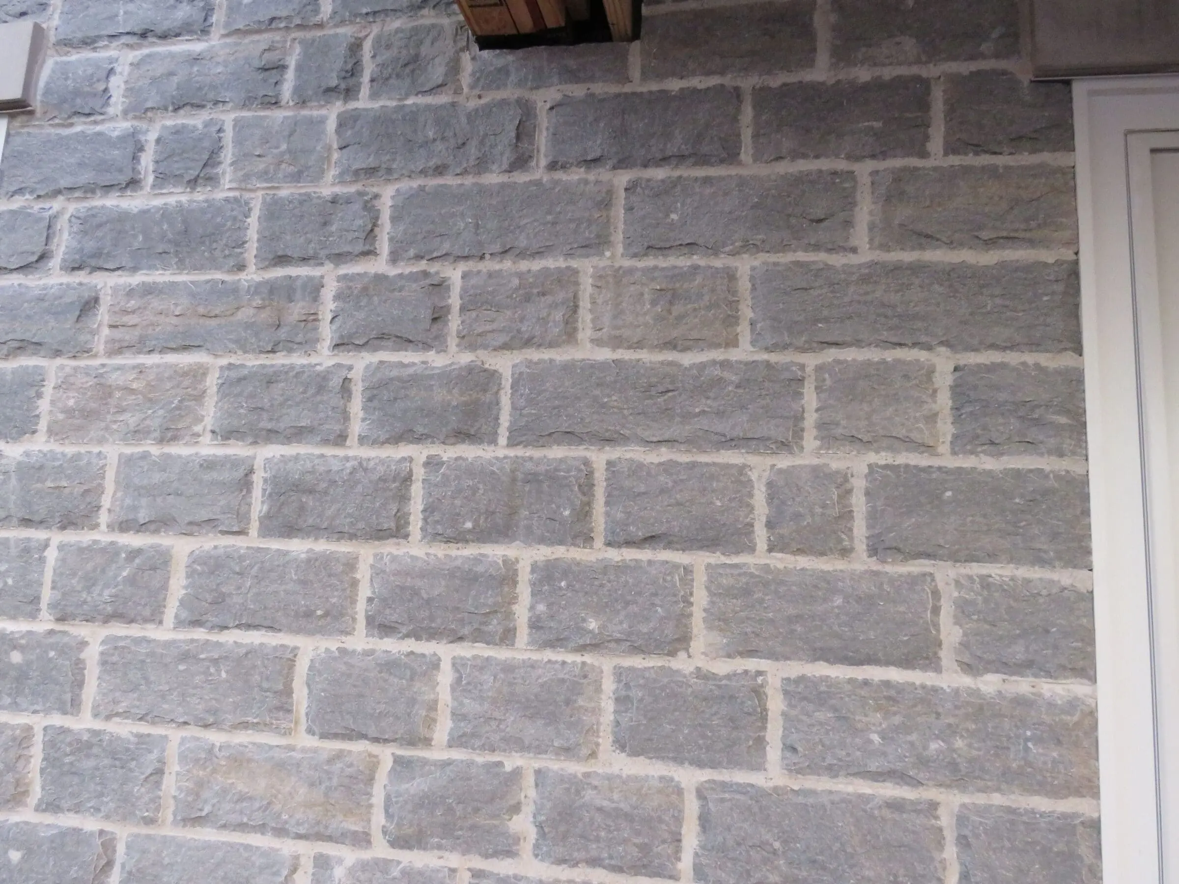 Larchmont Natural Stone Veneer Custom Dimensional All 7 Inch Close Up