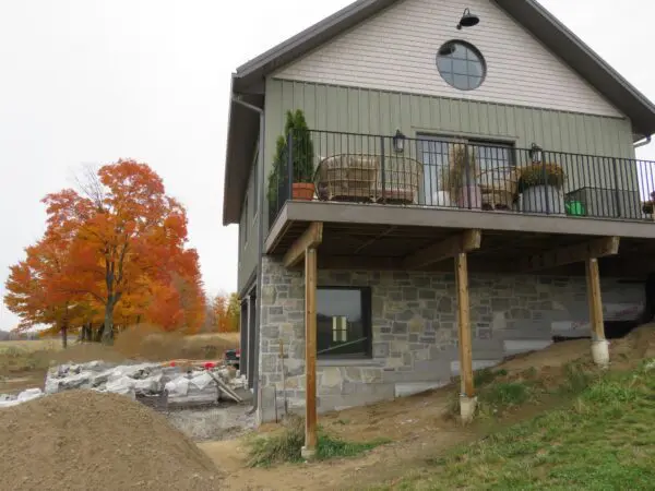 Larchmont and Castle Ridge Natural Stone Veneer Exterior