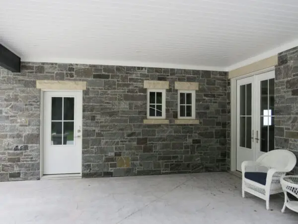 Pembroke Real Thin Stone Veneer with Sawed Ends Covered Patio