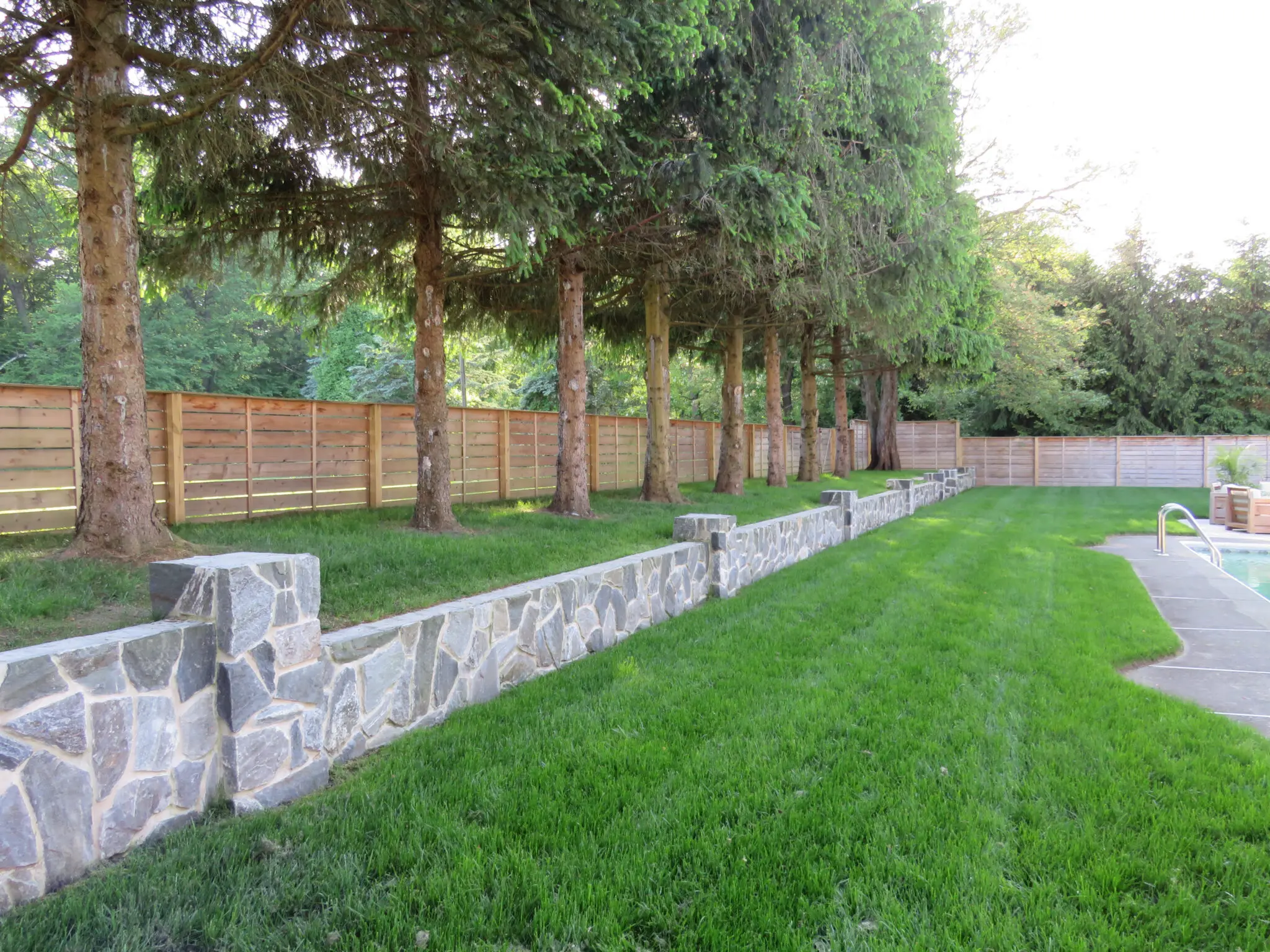 Custom Blend Concord and Custom Mosaic Dublin Natural Stone Veneer Landscape Wall