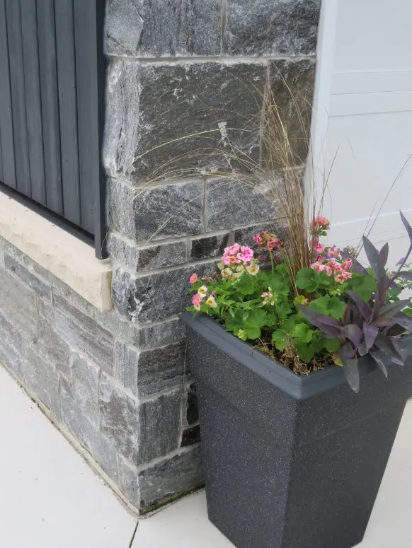 Pembroke Natural Thin Stone Veneer with Sawed Ends Garage Corner