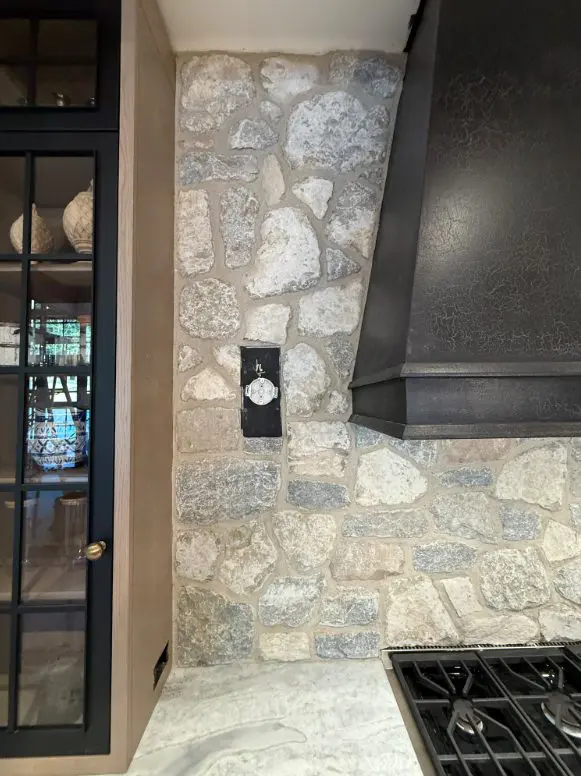 Custom Nottingham Natural Thin Stone Veneer Kitchen Backsplash