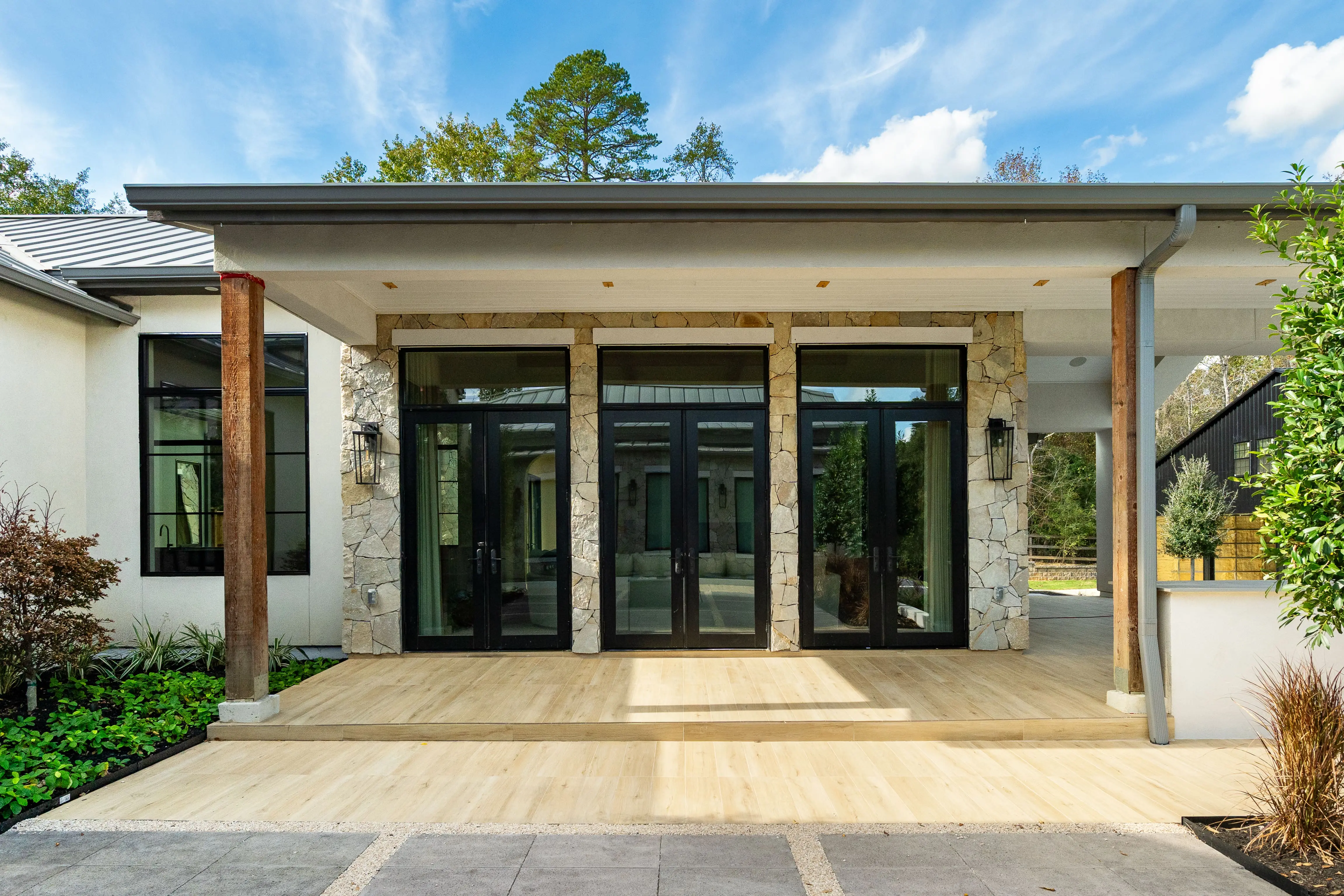 Lewes Natural Thin Stone Veneer Exterior