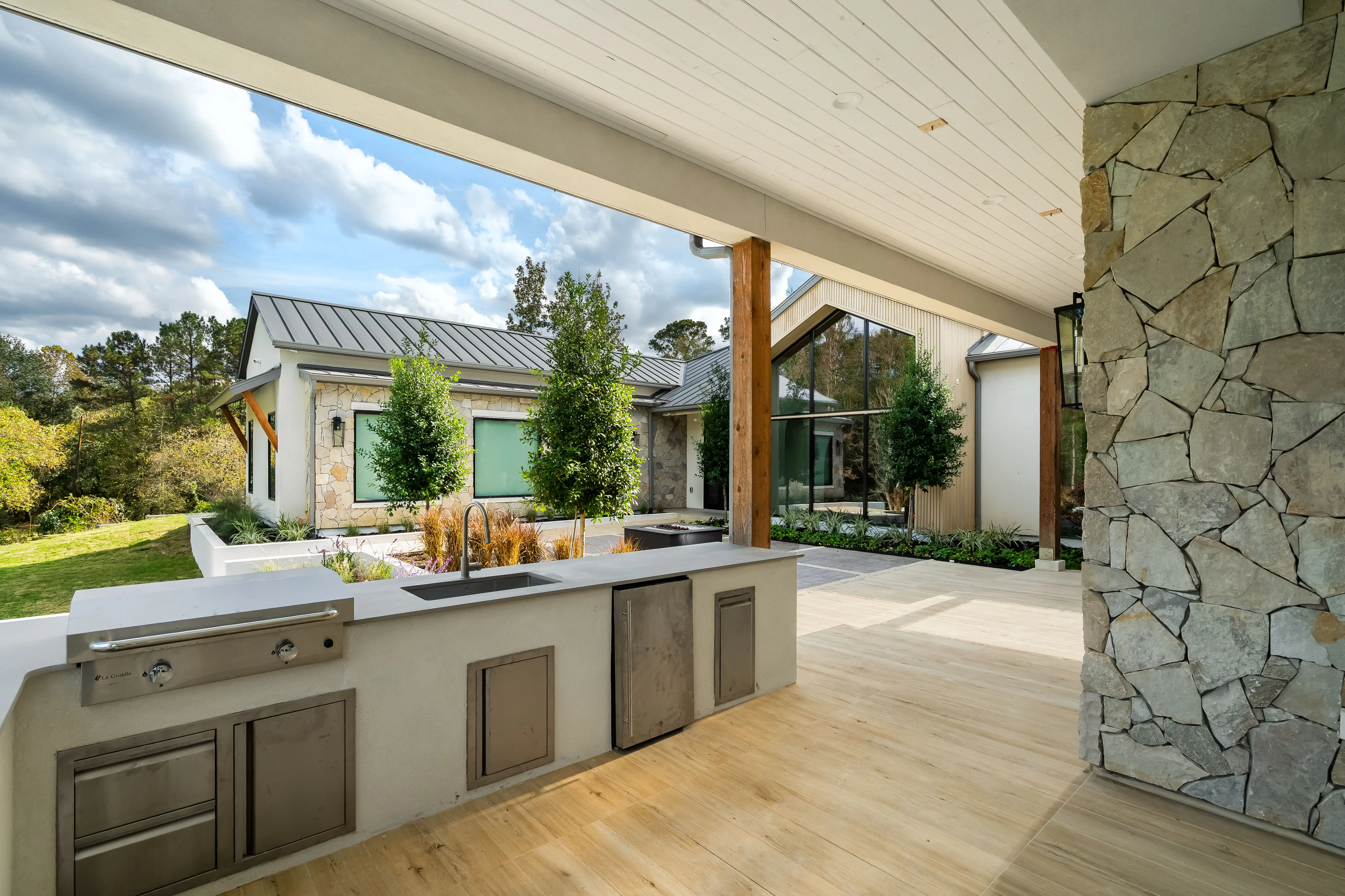 Lewes Natural Thin Stone Veneer Outdoor Kitchen