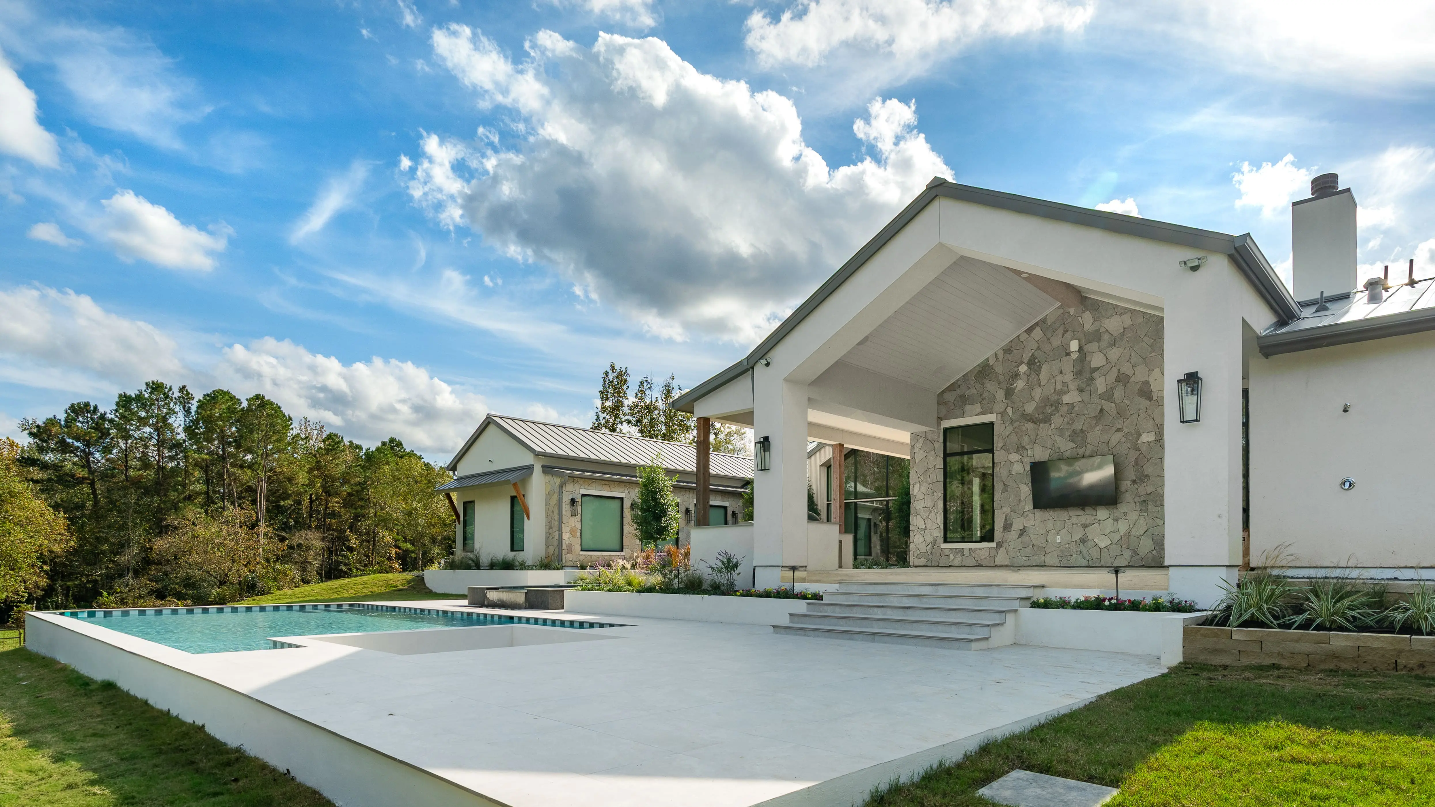 Lewes Real Thin Stone Veneer Backyard