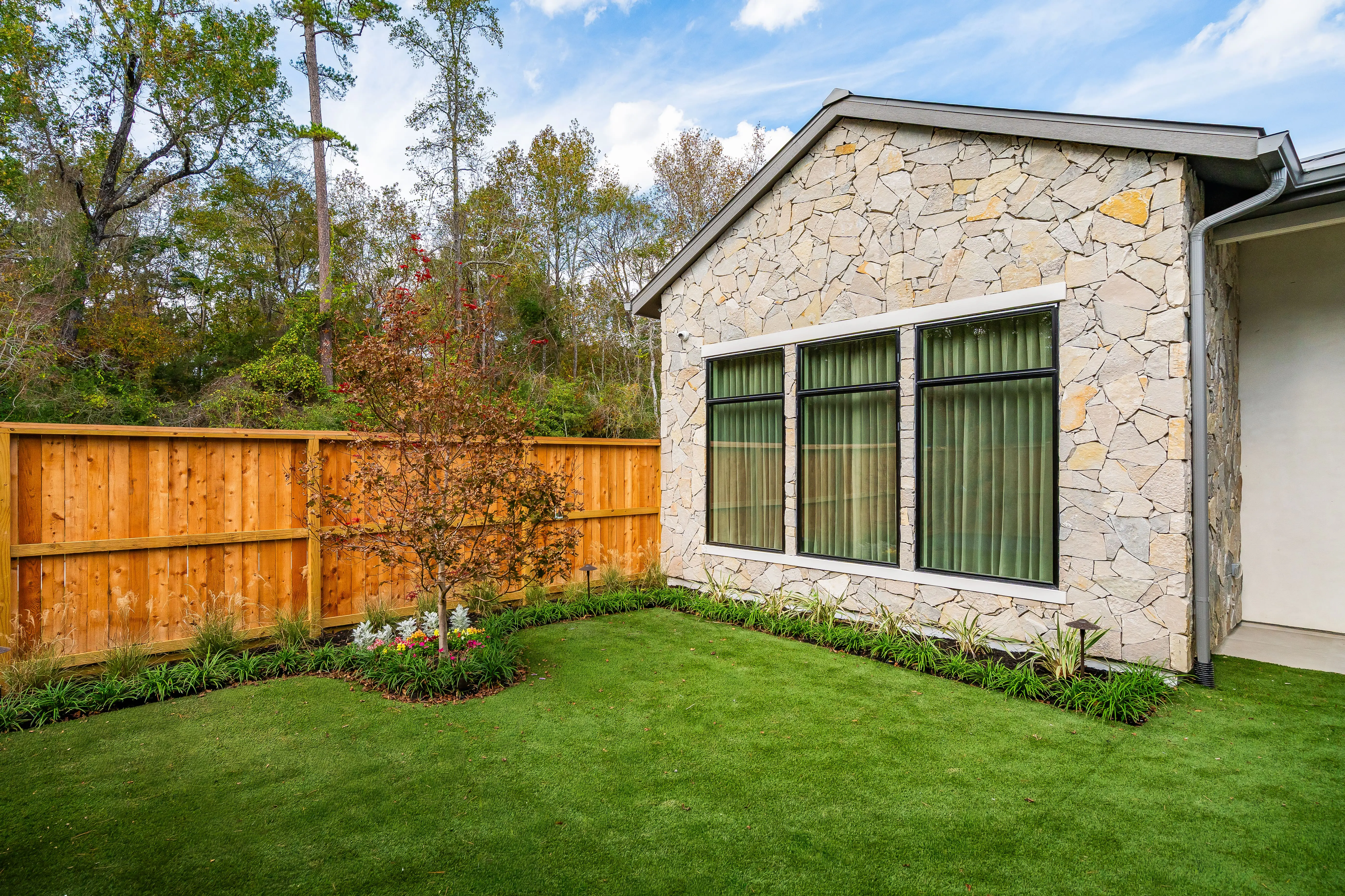 Lewes Real Thin Stone Veneer Exterior Accent Wall