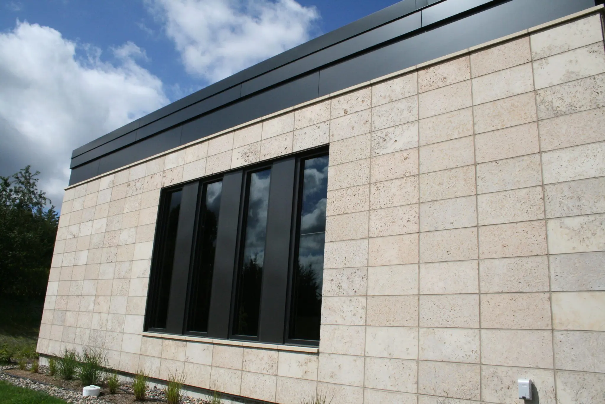 Manchester Natural Thin Stone Veneer Exterior Commercial Close Up