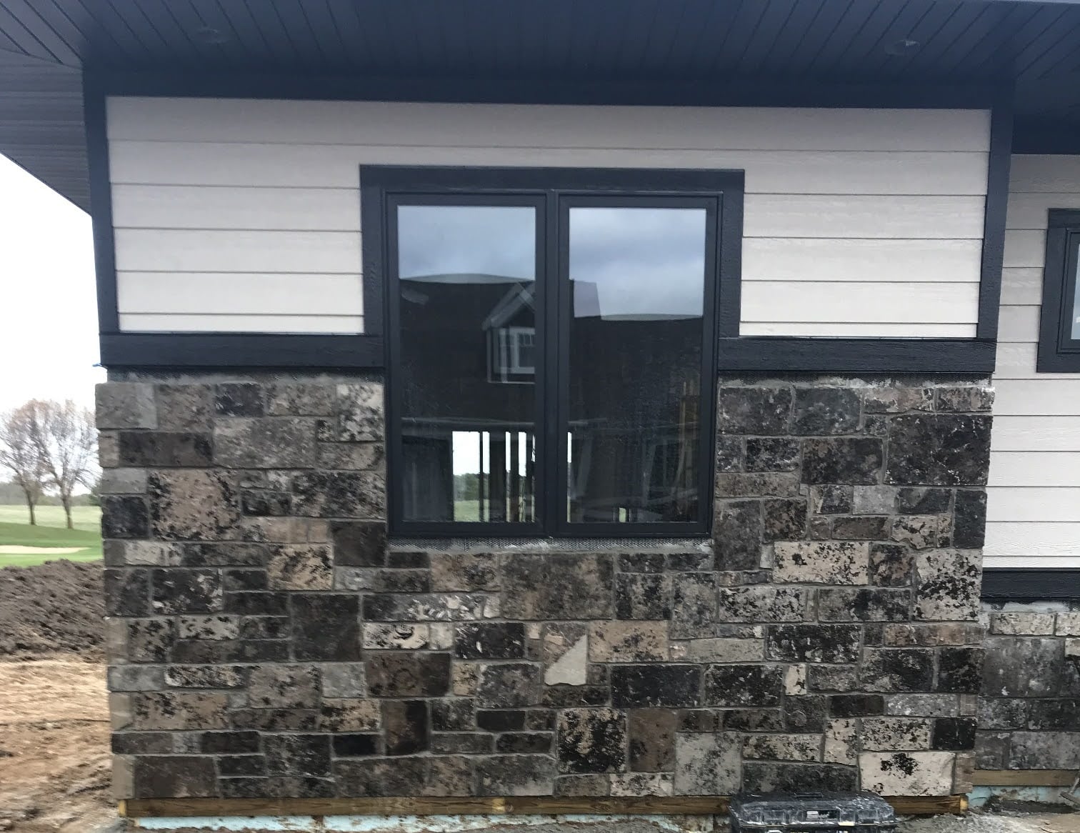 Galaxy stone veneer with wet finish high gloss sealer